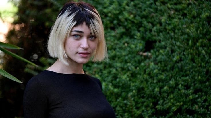 ‘Un professore’ e ‘Noi siamo leggenda’, i volti di Margherita Aresti: chi è la ragazza bionda delle due serie Rai