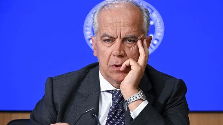 Dalla scuola alla polizia, il governo vara il decreto IA. Piantedosi: “Non sarà un Grande fratello”