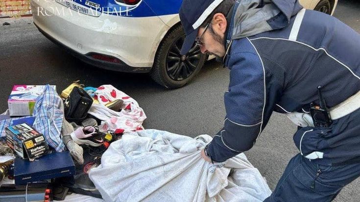 Cibo, merce rubata e griffe false: blitz dei vigili a villa Pamphili