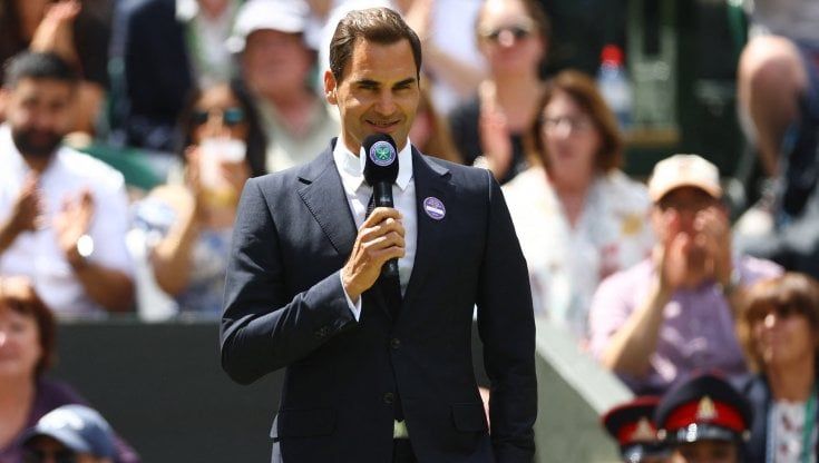 Sorpresa a Wimbledon, c'è Federer per festeggiare i 100 anni del Centrale