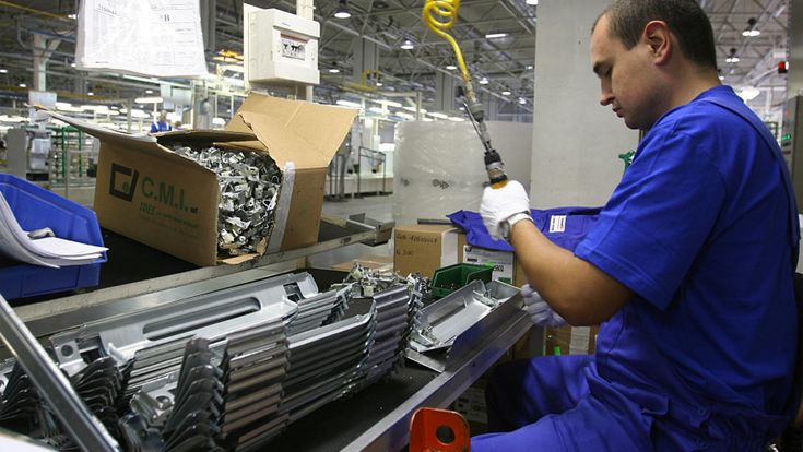 Mini-ferie e aperture forzate. Cambia l’agosto in fabbrica
