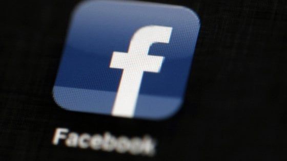 Svizzera, multato per i like su Facebook: è diffamazione