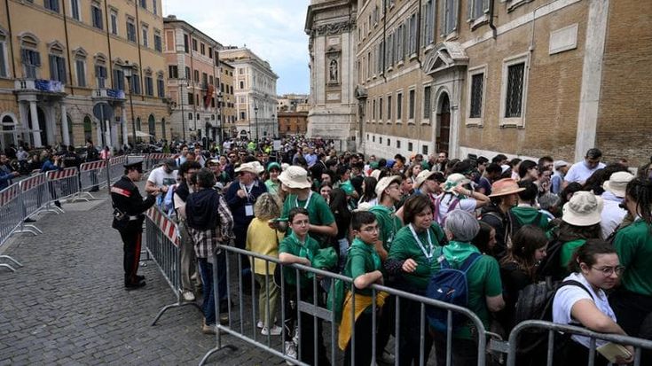 L’ultimo saluto dei disabili a Francesco: “Nei suoi occhi c’era rispetto”