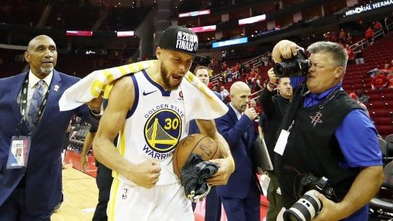 Basket Nba: Golden State cambia marcia e stende Houston, alle Finals contro Cleveland