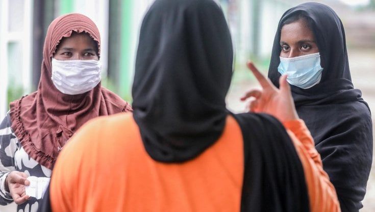 Firenze, impiegati del Comune a scuola di "bon ton culturale" con gli immigrati 