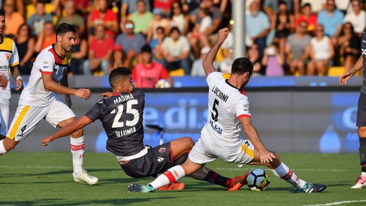 Diritti tv, il calcio fa lo sconto a Mediaset e Sky