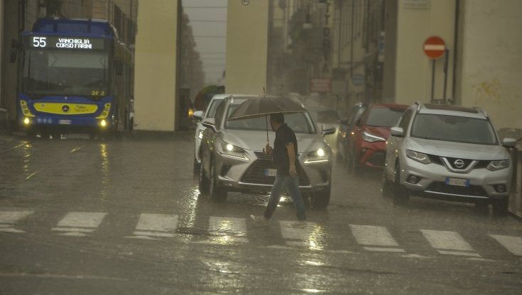 Previsioni meteo, estate in crisi: weekend a rischio, con temporali, soprattutto al centro e al sud