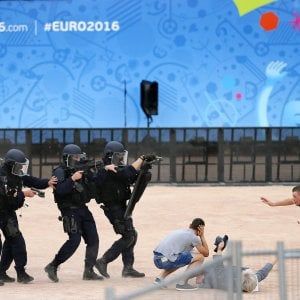 Euro 2016: Francia lancia app "allerta attentati", niente Ramadan per i 'Bleus'