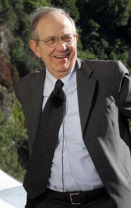 I protagonisti di Cernobbio, Padoan conferma l'addio alla Tasi. Fassino: "Garantire risorse ai Comuni"