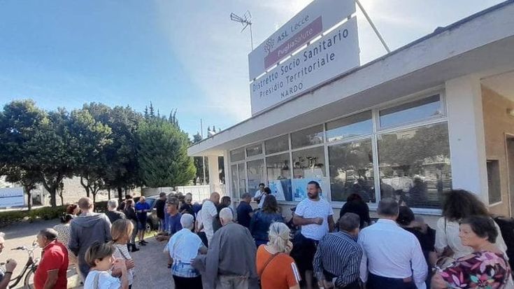 Autista salvò la vita ad un ferito che trovò il pronto soccorso di Nardò chiuso. Ora ha raccolto 4.500 firme per farlo riaprire: “La Regione ci ascolti”