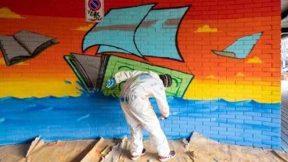 Scuola Bologna, quei ragazzi del Copernico che dipingono muri, non li imbrattano