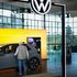 Volkswagen cancella i contratti aziendali, a rischio bonus e 35 ore. IgMetall: “Battaglia feroce”