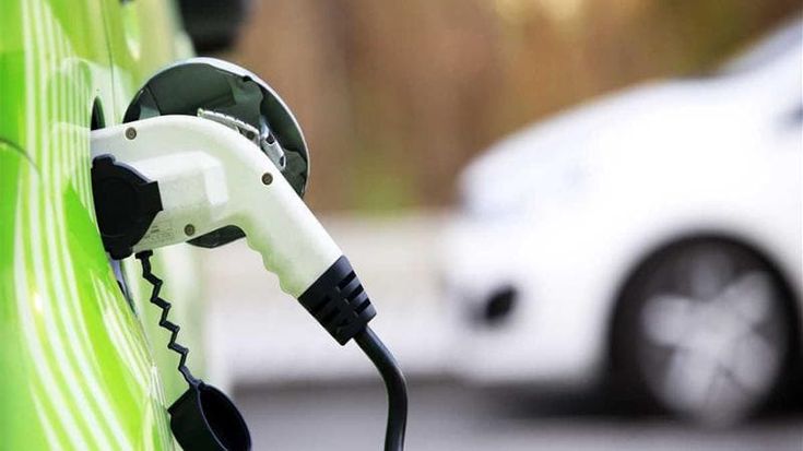 Auto elettrica tra percezione e realtà: l'indagine Luiss e Unrae