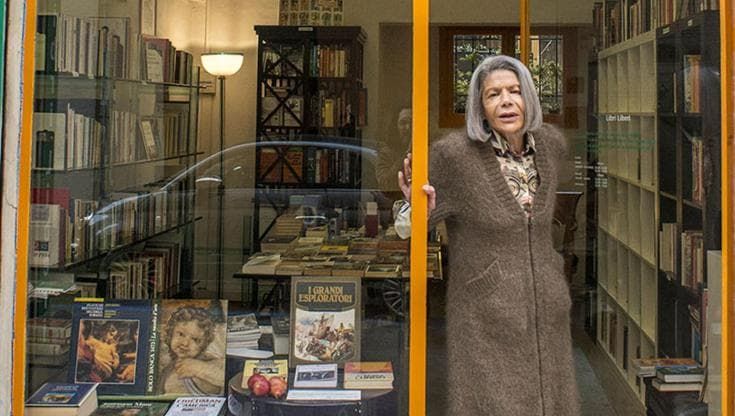 L’eredità di Anna Hilbe, gli amici riaprono la sua libreria in via Fondazza