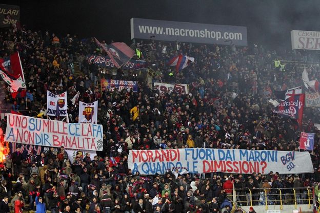 Bologna, curva contro Morandi: ''Dimettiti''
