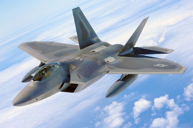 Raid Usa in Siria: l'esordio dell'F-22 Raptor