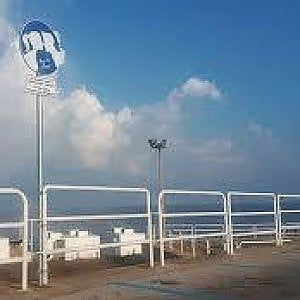Terrasini, cede ringhiera sul lungomare: marito e moglie giù dalla scogliera