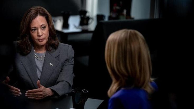 La pagella della prima intervista di Kamala Harris: bene la svolta centrista, peccato per quello sguardo basso