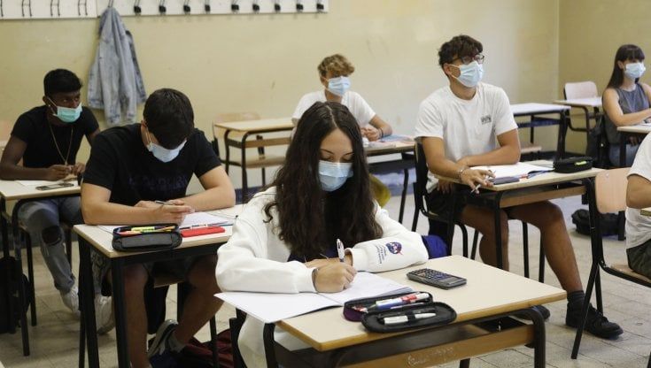 Vaccinati nelle scuole in Piemonte: a sorpresa la soglia Figliuolo è vicina