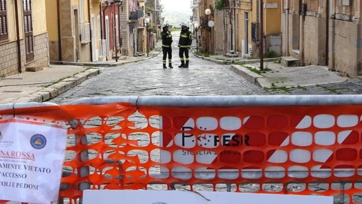 Niscemi, la frana rallenta: cinque isolati escono dalla zona rossa