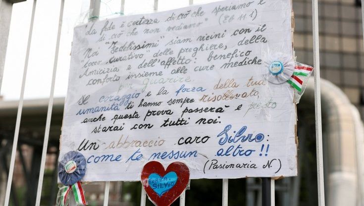 Le ultime ore di Silvio Berlusconi: un 'evento acuto' nella notte e il peggioramento improvviso a quattro giorni dal nuovo ricovero