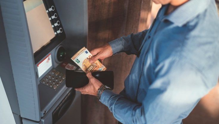 Contante batte Pos in Europa, ma i pagamenti digitali avanzano. In Italia, banconote sotto il 50% degli acquisti in valore