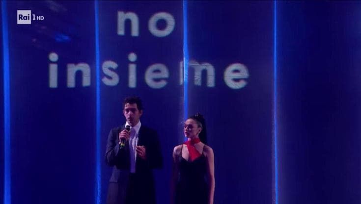 Il cast di Mare Fuori e le "nuove parole dell'amore": il tema dei femminicidi sul palco dell'Ariston