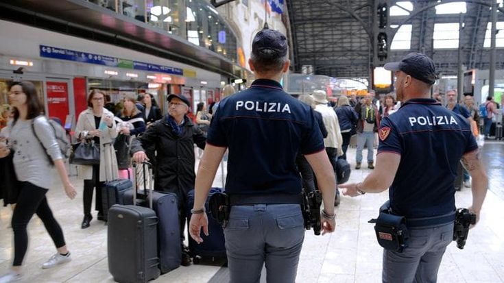 Tocca i cavi elettrici di un treno in un deposito di Trenitalia: gravissimo operaio folgorato