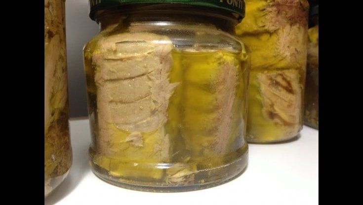 L'olio nella scatola del tonno? É buono e riutilizzabile. Lo dice uno studio condotto a Parma 