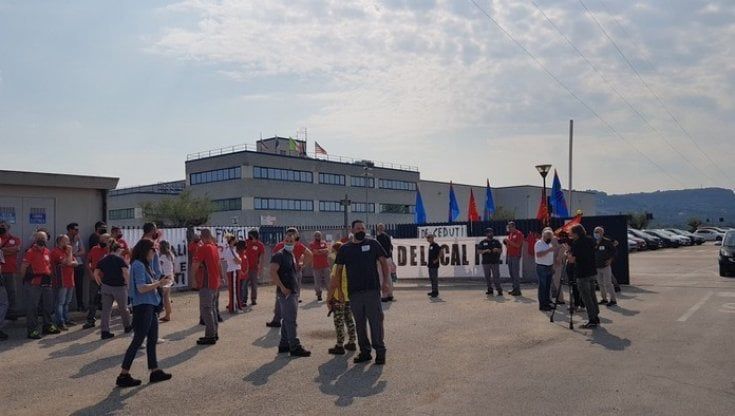 Abruzzo, Riello chiude lo stabilimento: licenziati 71 dipendenti, 19 trasferiti. La produzione spostata nel Nord Italia e in Polonia