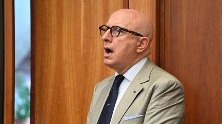 La corruzione da commedia del caso Armao. Manca solo il divano di Poggiolini