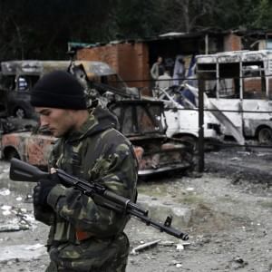Ucraina, continuano i bombardamenti su Donetsk. Putin: "Kiev legione straniera della Nato"