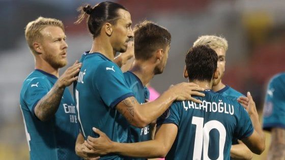 Europa League, Shamrock-Milan 0-2: in gol Ibrahimovic e Calhanoglu, rossoneri al terzo turno preliminare