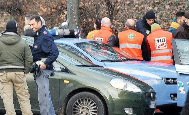 Conflitto a fuoco tra la folla<br />Ucciso bandito in fuga con ostaggio