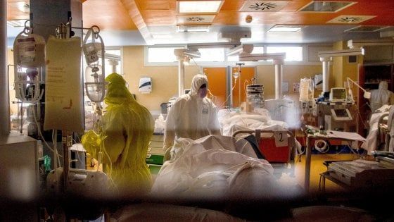 Coronavirus, 100mila medici scrivono a Speranza: "Individuare prima i contagi e curarli a casa"