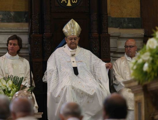 Il cardinale Sepe dice messa<br />con il braccio ingessato<br />&nbsp;