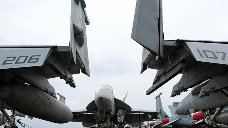 L’armata Usa attorno all’Iran, Trump chiede di studiare “mosse decisive”