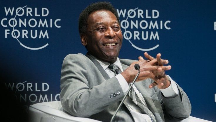 Pelè resta in terapia intensiva ma si sta riprendendo: "Ogni giorno che passa mi sento meglio"