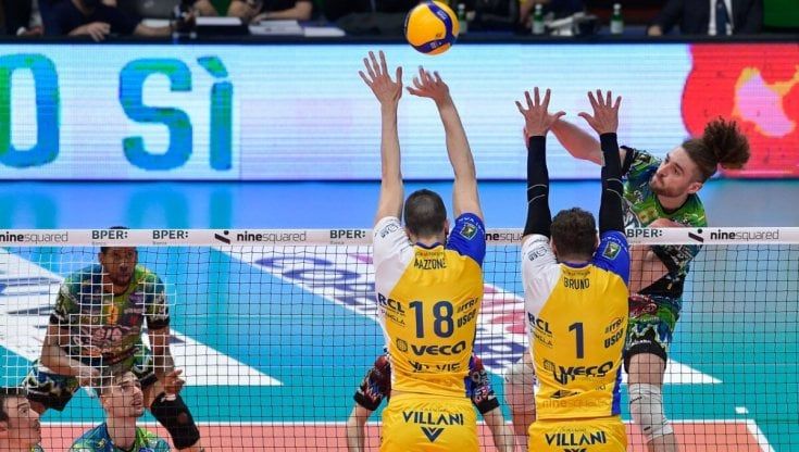 Volley, play off scudetto: Modena sbanca Perugia e conduce 2-1 nella serie