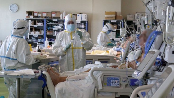 Coronavirus, altri 70 ricoverati di cui 15 in rianimazione: ospedali sotto assedio