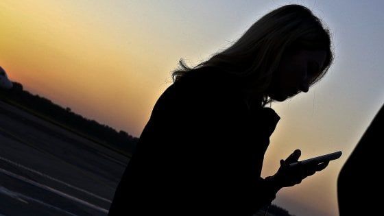 Revenge porn a Brescia: donna rischia il lavoro dopo aver denunciato. "Danno d'immagine"