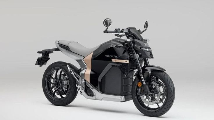 Honda lancia la WN7, la sua prima moto elettrica. Caratteristiche, prezzo e il segreto del nome