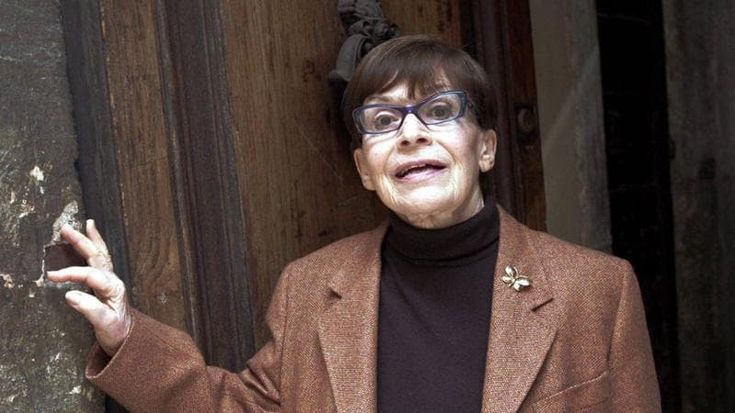 La scheda del censimento fascista che obbligò Franca Valeri a sparire: “Figlia di un israelita”