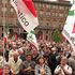 La solidarietà al Quirinale non solo sui social: #iostoconMattarella anche nelle piazze