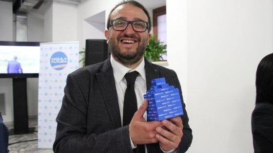 L'Aquila, il sindaco censura ancora Saviano e Zerocalcare: "Non li voglio perché la mia è una città nobile"