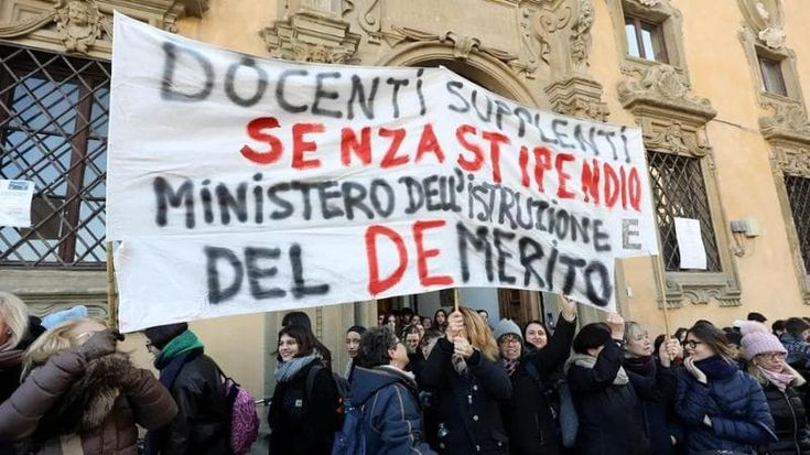Bloccati dalla burocrazia gli stipendi dei supplenti, chiamati a tappare buchi