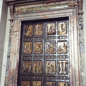Giubileo, prenotazione obbligatoria per passare sotto la Porta Santa
