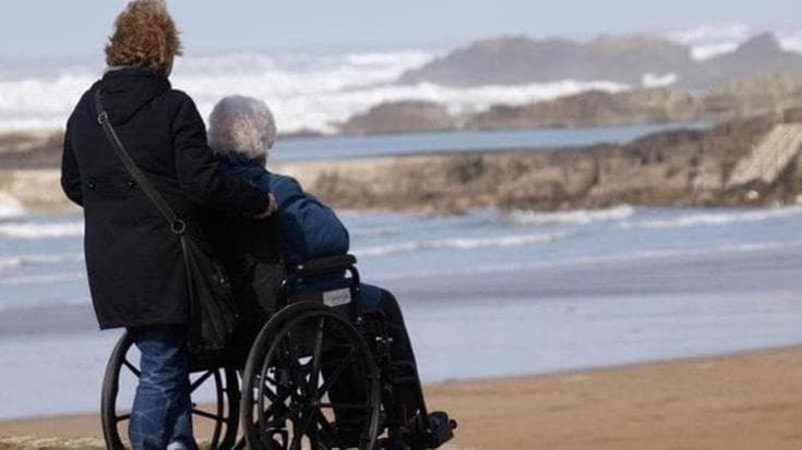 Parte la riforma per i caregiver: aiuti e tutele ma poche risorse