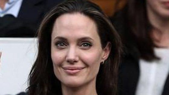Effetto Jolie, aumentano donne che si sottopongono al test per cancro al seno