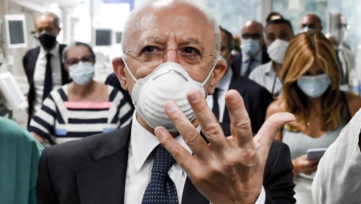 Campania, De Luca attacca il governo: "Sul Covid mezze misure e perdite di tempo"